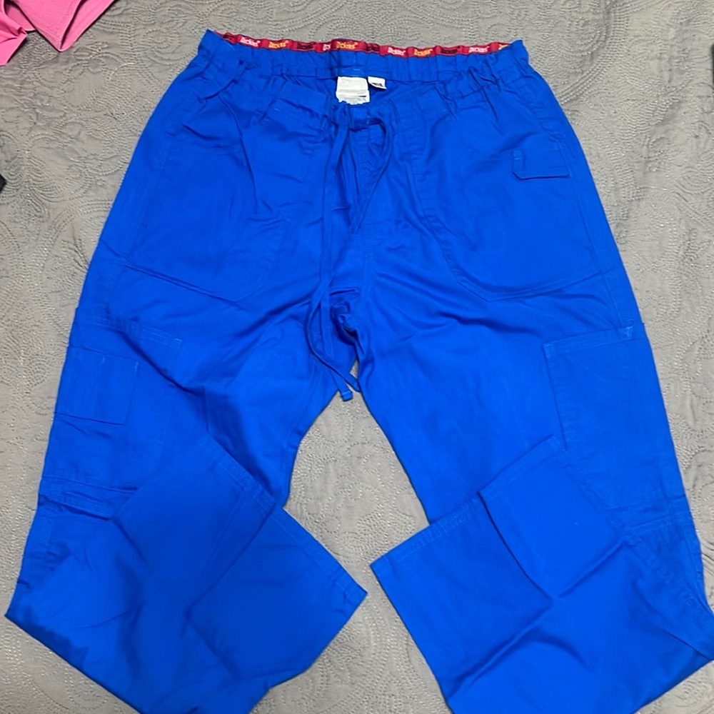 Women’s blue petite medium scrub pants never worn tags taken off to wash